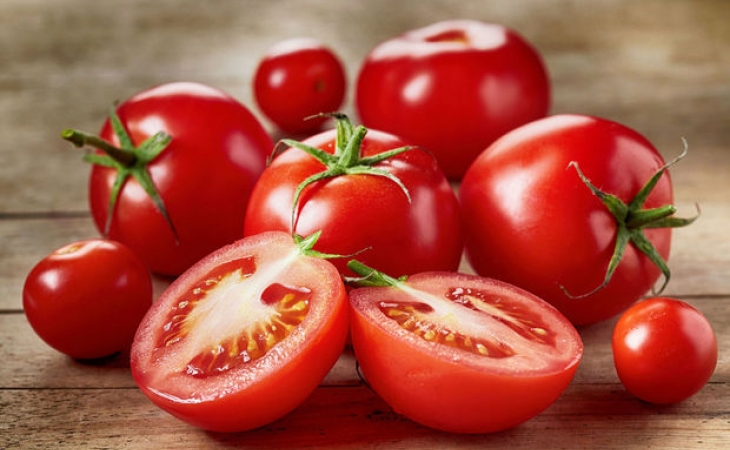 Rusiya Azərbaycanın üç müəssisəsinə alma və pomidor tədarükünə icazə verdi