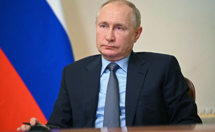 Poltavada Rusiya bayrağı yandırıb Putini təhqir etdilər - VİDEO