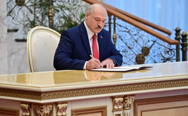 Lukaşenko "Belarus xalqının soyqırımı haqqında" qanun imzaladı