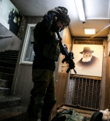 İsrail hərbi qüvvələri terrorçulara atəş açıb, biri yaralı, ikincisi qaçıb