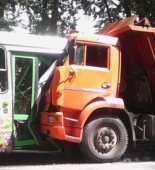 Bakıda QƏZA: Sərnişin avtobusu “KamAZ”a çırpıldı - YARALI VAR