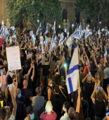 İsrailin bir neçə şəhərində Qara bayraq etirazları keçirilib