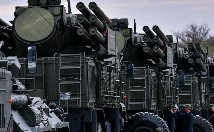 Rusiya zenit-raket bölmələrini Belarusa yerləşdirir - VİDEO
