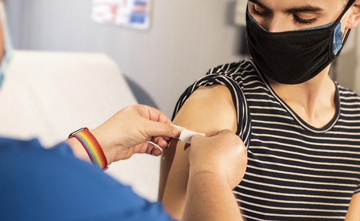 Üç və daha çox doza vaksinasiya olunanların sayı açıqlandı