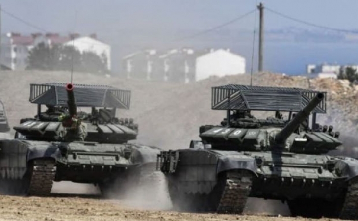 Ukrayna hərbçiləri Rusiya tanklarının Kiyevə irəliləyişini dayandırmaq üçün körpünü partlatdı - FOTO