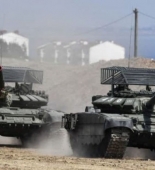 Ukrayna hərbçiləri Rusiya tanklarının Kiyevə irəliləyişini dayandırmaq üçün körpünü partlatdı - FOTO