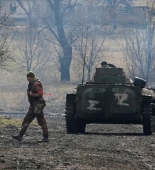 Rusiya qoşunları Ukraynada tankla poçt işçilərinin üzərindən keçdilər - ŞOK FOTO