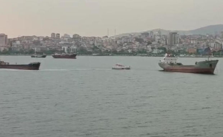 İstanbulda iki yük gəmisi toqquşdu - VİDEO