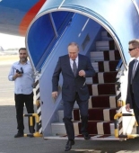 Putin ayaq üstə dayanmaqda çətinlik çəkir? - VİDEO
