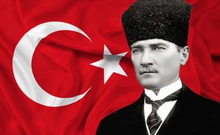 Ermənistanda Atatürk sevgisi - Şəklini çantalara vurdular - FOTO