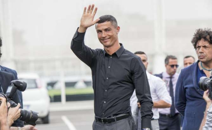 Ronaldo imza atmaq üçün bu ölkəyə getdi - Gözlənilməz seçim