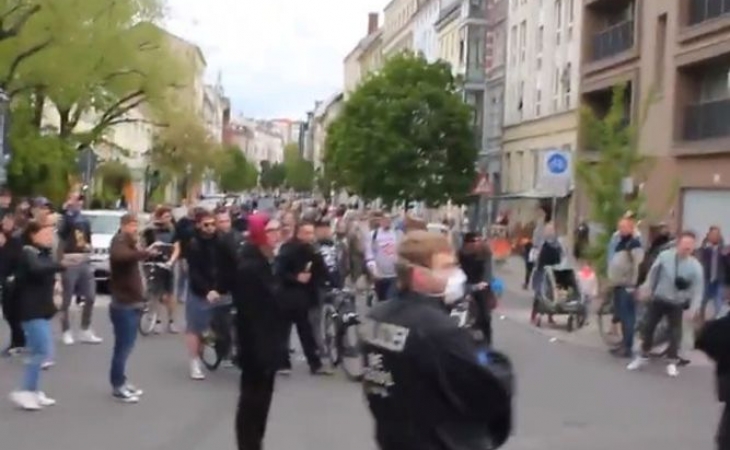 Berlində karantin tədbirlərinə etiraz edən 100-dən çox insan saxlanılıb