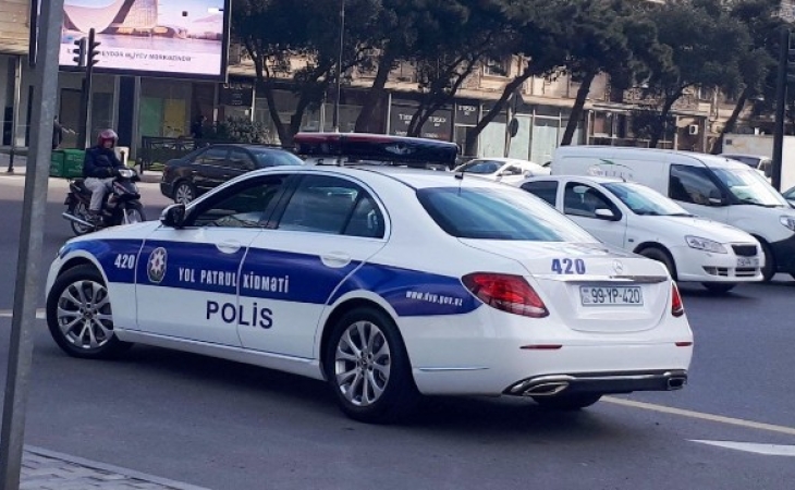 Azərbaycanda yol polisi PİYADANI VURDU