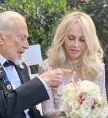 Aya ayaq basan ikinci insan 93 yaşında evləndi