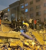 Türkiyədə DƏHŞƏTLİ ZƏLZƏLƏ: 76 nəfər öldü, 440 nəfər yaralandı