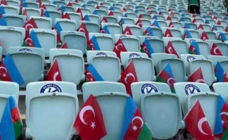 Bakı Olimpiya Stadionu Azərbaycan və Türkiyə bayraqları ilə bəzədilir - FOTOLAR