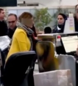 İran hava limanında hicabsız qadınlar təyyarəyə buraxılmadılar: Təhqir edildilər - VİDEO
