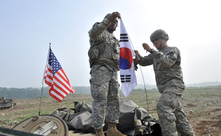 ABŞ Cənubi Koreyadan 500 min artilleriya mərmisi borc istəyib