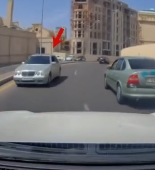 Bakıda polis maşını "protiv" sürən bu sürücünü axtarır - VİDEO