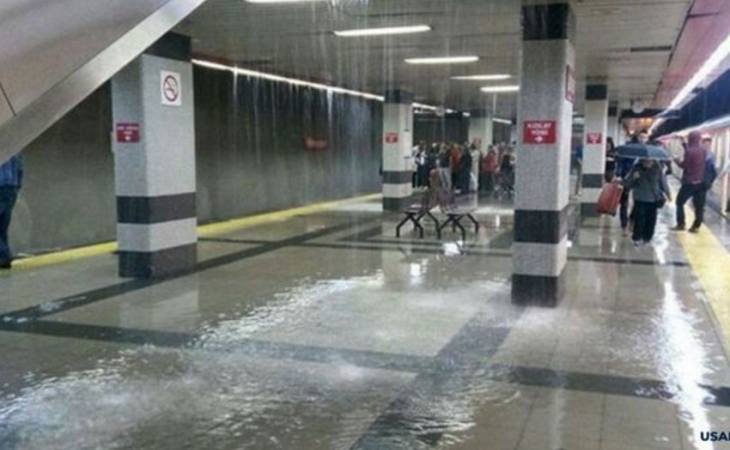 Güclü yağış nəticəsində Ankarada metrostansiyanı su basıb