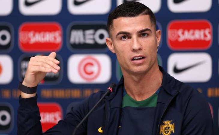 Ronaldodan jurnalistə: "Yaxından çəkmə, qırışlarım görünür" - VİDEO