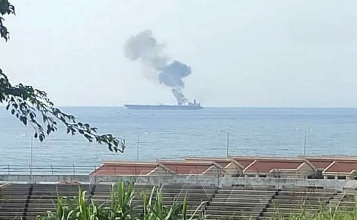 Suriyanın sahilləri yanan tanker: media İsraili ittiham edir