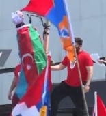 Ermənilər Azərbaycan bayrağına bükülmüş manekeni “edam” etdilər