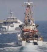 Amerika gəmisi İran qayıqlarına atəş açdı