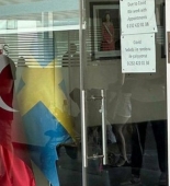 İsveçin İzmirdəki konsulluğuna edilən hücumda katib ağır yaralanıb