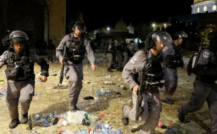 İsrail təhlükəsizlik qüvvələri Əl-Aksa məscidini tərk edir