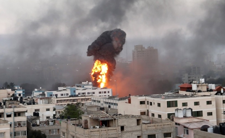 KİV: "İsrailin cavab zərbəsi nəticəsində 20-dən çox fələstinli ölüb, 100-dən çox insan yaralanıb"