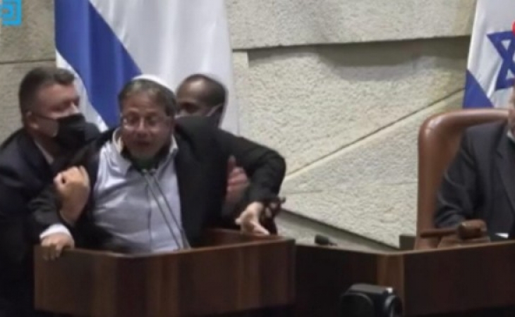 Knessetdə GƏRGİNLİK: Ərəb əsilli deputat yəhudi həmkarını parlamentdən qovdu - ŞOK VİDEO