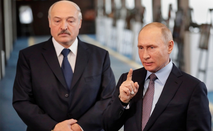 Putin Lukaşenkonun "qələmini qırdı": “Avropadakı sonuncu diktatura” SÖKÜLÜR