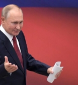Vladimir Putin mobil telefondan istifadə etmədiyini bildirib