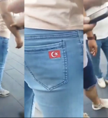İrəvanda TƏLAŞ: Paltarında Türkiyə bayrağı olan gənc Ermənistanda QORXU YARATDI