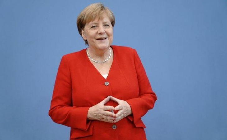Angela Merkelə bənzəyən oyuncaq ayı hazırlandı - FOTO
