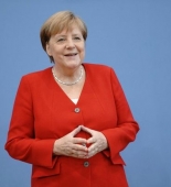 Angela Merkelə bənzəyən oyuncaq ayı hazırlandı - FOTO