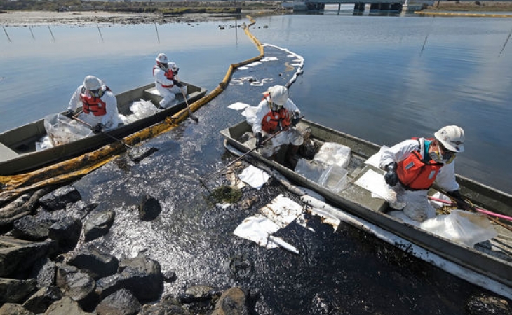 ABŞ-da ekoloji fəlakət: Minlərlə barel neft okeana axdı