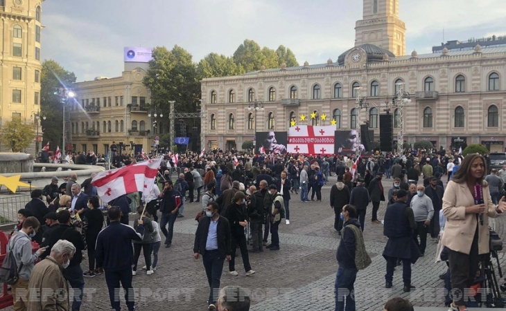 Tbilisidə Saakaşvilinin tərəfdarları mitinqə toplaşır