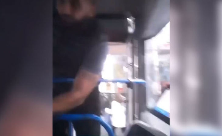Bakıda kişi avtobus sürücüsünə hücum etdi - ANBAAN VİDEO