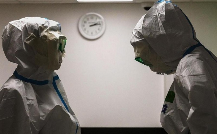 ÜST: Dünyada azı 80 min tibb işçisi koronavirusdan ölüb