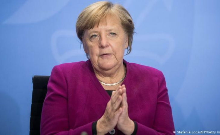 "Paltarlarımın rəngi ilə siyasi mesaj verirdim" - Angela Merkel