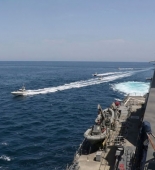Oman körfəzində ABŞ və İran dəniz qüvvələri arasında qarşıdurmanın görüntüləri yayılıb - VİDEO