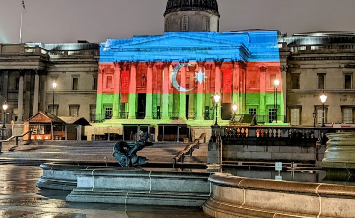 Böyük Britaniyada 6 bina Azərbaycan bayrağının rənglərinə boyandı