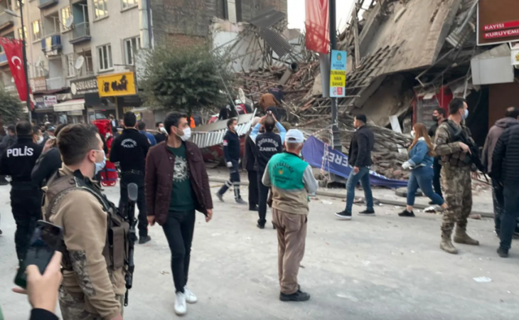 Türkiyədə bina çöküb, dağıntılar altından 13 nəfər çıxdı